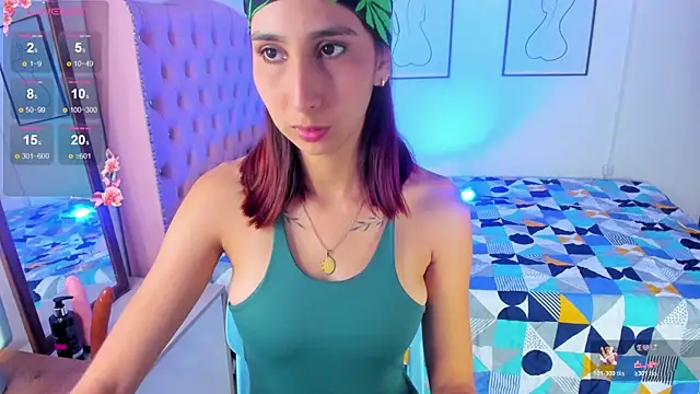 Snapshot of Laaura-Velez chatting on 04/23/26, 12:29 Laaura-Velez online show from 04/23/26, 12:29
