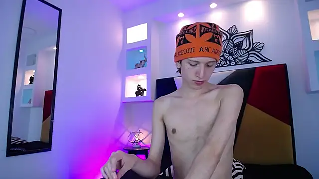 Emo Boy  online show from 01/13/26, 08:41