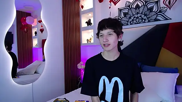 Snapshot of Emo_Boy_ chatting on 02/17/26, 08:04 Emo Boy online show from 02/17/26, 08:04