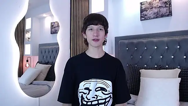 Emo Boy  online show from 03/06/26, 08:05