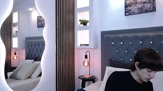 Emo Boy  online show from 04/01/26, 08:17