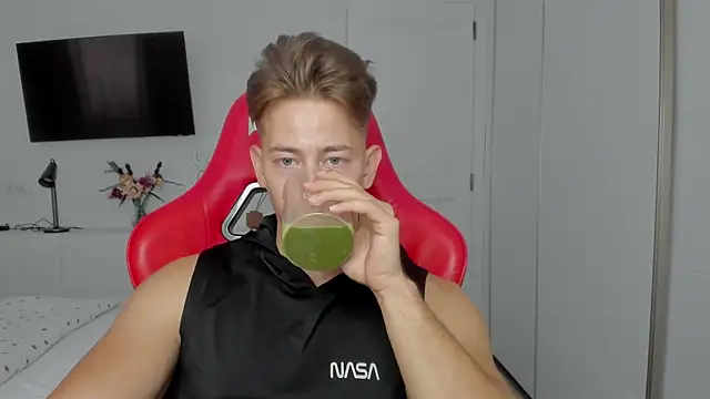 Snapshot of find0m_master chatting on 10/11/25, 02:26 find0m master online show from 10/11/25, 02:26