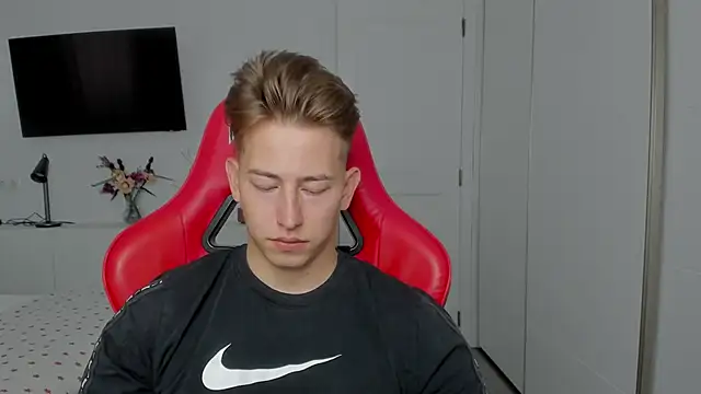 Snapshot of find0m_master chatting on 10/12/25, 02:16 find0m master online show from 10/12/25, 02:16