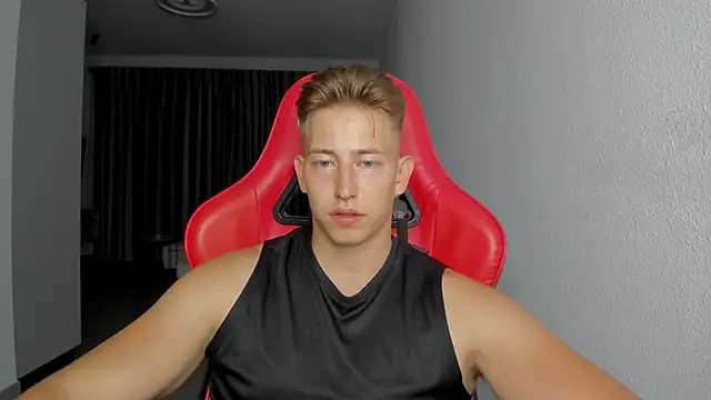 Snapshot of find0m_master chatting on 10/30/25, 09:15 find0m master online show from 10/30/25, 09:15