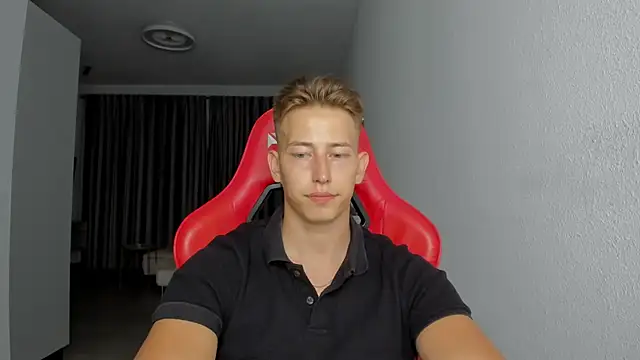 Snapshot of find0m_master chatting on 10/31/25, 10:33 find0m master online show from 10/31/25, 10:33