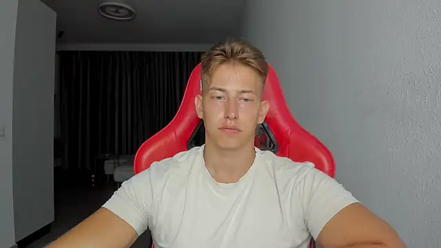 Snapshot of find0m_master chatting on 11/05/25, 09:15 find0m master online show from 11/05/25, 09:15