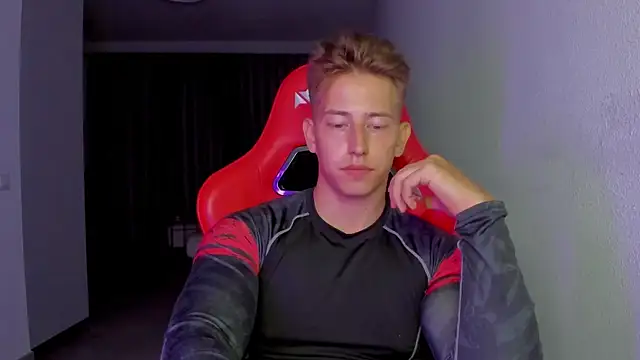 Snapshot of find0m_master chatting on 11/12/25, 08:41 find0m master online show from 11/12/25, 08:41