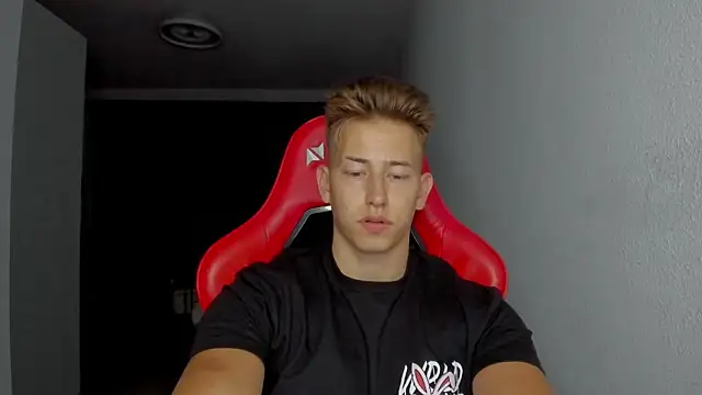 Snapshot of find0m_master chatting on 11/23/25, 09:47 find0m master online show from 11/23/25, 09:47