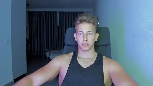 Snapshot of find0m_master chatting on 11/28/25, 11:29 find0m master online show from 11/28/25, 11:29