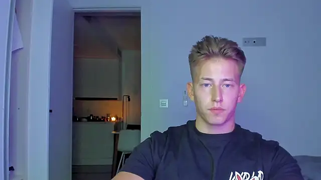 Snapshot of find0m_master chatting on 12/17/25, 10:38 find0m master online show from 12/17/25, 10:38