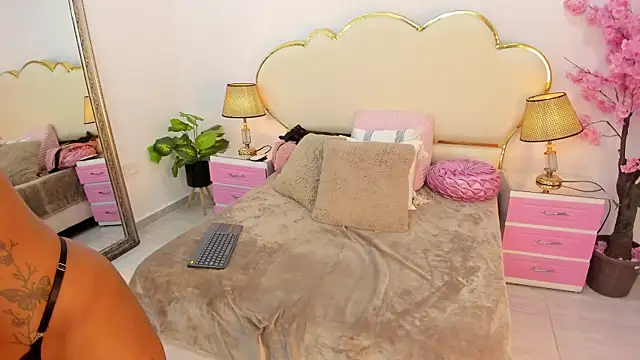  NinaFox  online show from 07/14/26, 08:47
