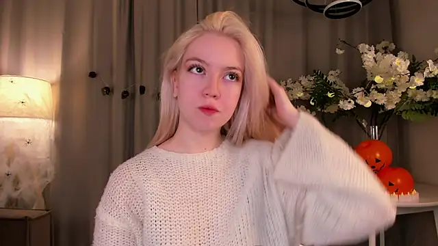 Snapshot of TinaStevenson chatting on 10/31/25, 10:22 TinaStevenson online show from 10/31/25, 10:22