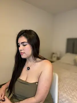 Isabella LaRue online show from 04/10/26, 03:01