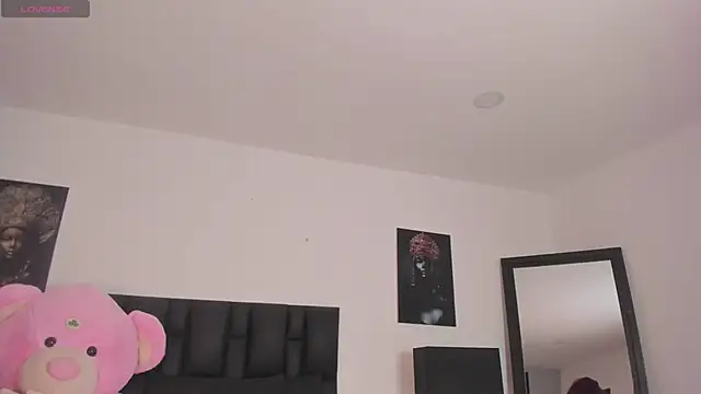 SaradaParker online show from 04/01/26, 04:37