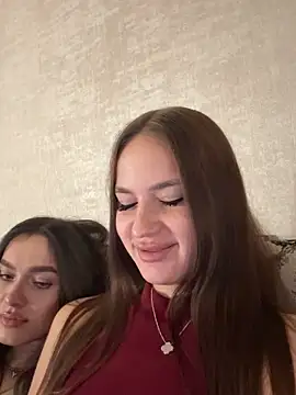 Snapshot of MayaGlow chatting on 10/21/25, 05:52 MayaGlow online show from 10/21/25, 05:52