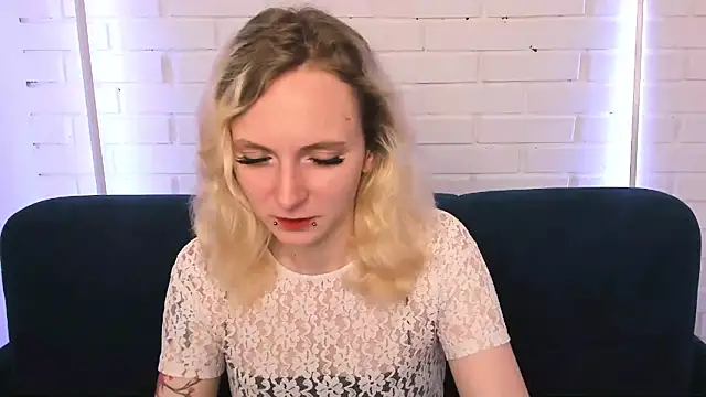 LikiLips online show from 10/14/25, 01:39