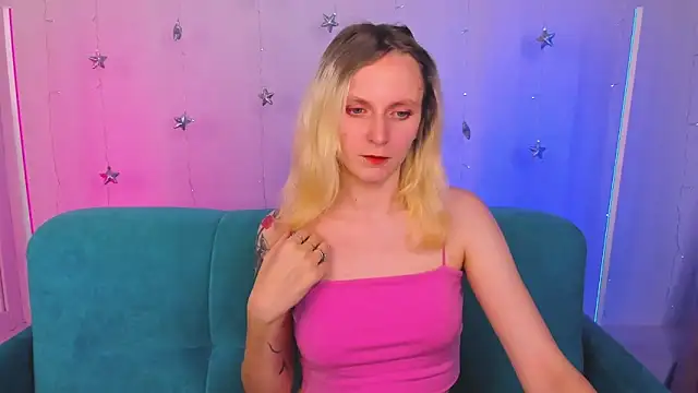 LikiLips online show from 12/18/25, 01:22