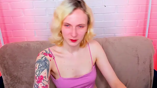 LikiLips online show from 05/19/26, 01:56