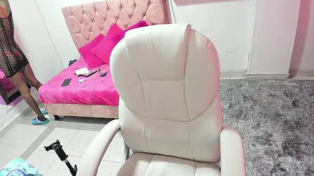 thianahorny online show from 11/05/25, 12:38