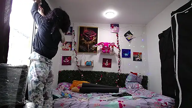 thianahorny online show from 04/10/26, 12:32