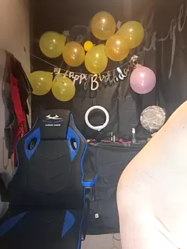 Snapshot of GeilesLuder36 chatting on 11/13/25, 08:46 GeilesLuder36 online show from 11/13/25, 08:46