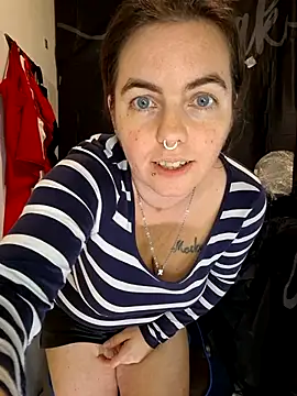 Snapshot of GeilesLuder36 chatting on 11/19/25, 09:04 GeilesLuder36 online show from 11/19/25, 09:04