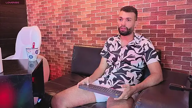 Snapshot of onlymen2025 chatting on 11/11/25, 07:58 onlymen2025 online show from 11/11/25, 07:58