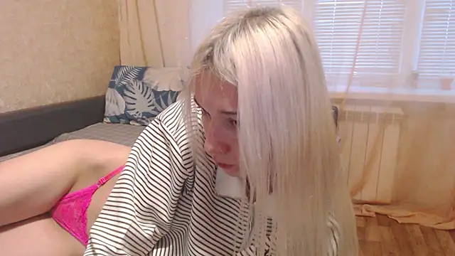 maybe doll online show from 12/15/25, 12:53