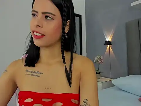 laura maite  online show from 11/26/25, 12:06