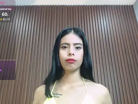 laura maite  online show from 12/21/25, 11:39