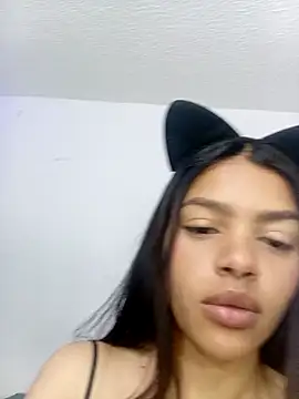 Snapshot of MeganHillss chatting on 11/13/25, 05:39 MeganHillss online show from 11/13/25, 05:39