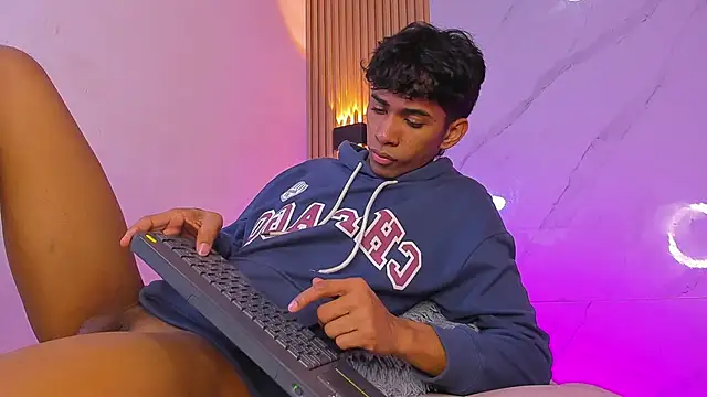 Ethan thouse online show from 12/03/25, 07:34