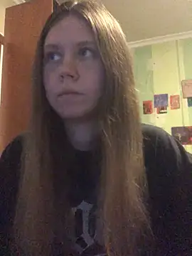 LunaVirelle online show from 06/04/26, 06:03