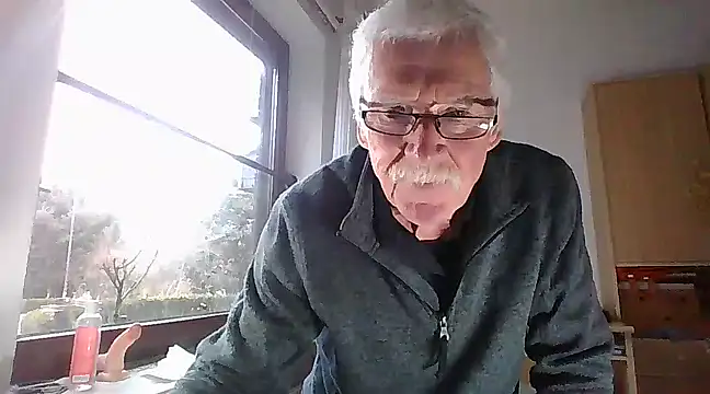 Snapshot of super-snoopy chatting on 02/02/25, 09:19 super-snoopy online show from 02/02/25, 09:19