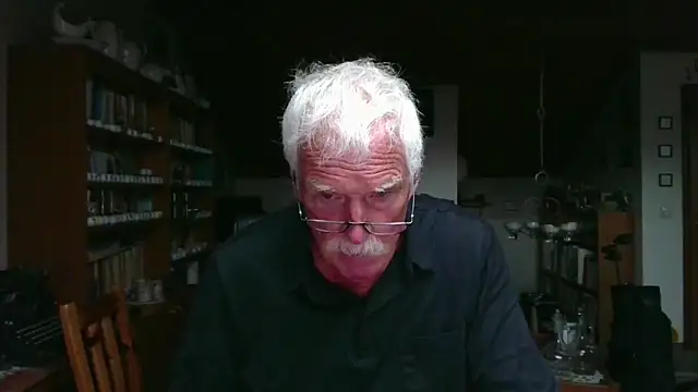 Snapshot of super-snoopy chatting on 09/21/25, 08:16 super-snoopy online show from 09/21/25, 08:16