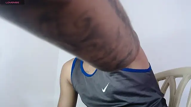 Snapshot of drako_monster chatting on 10/18/25, 06:52 drako monster online show from 10/18/25, 06:52