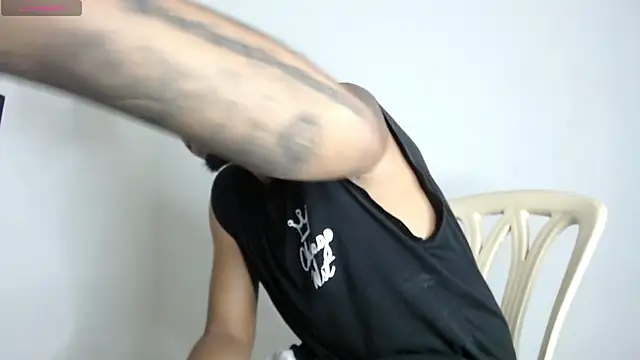 Snapshot of drako_monster chatting on 10/25/25, 11:43 drako monster online show from 10/25/25, 11:43