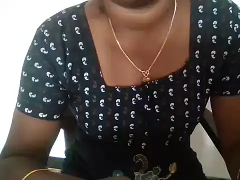 Snapshot of Tamilmallu-duskygirl03 chatting on 10/25/25, 08:11 Tamilmallu-duskygirl03 online show from 10/25/25, 08:11