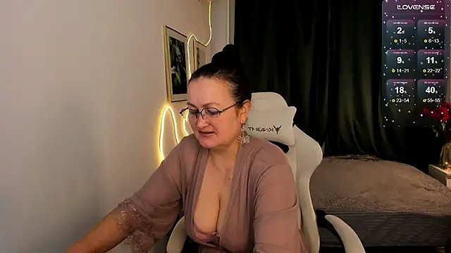 hottyannaa online show from 02/04/26, 02:39