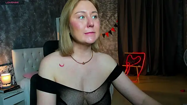 scent  of woman online show from 11/12/25, 01:39