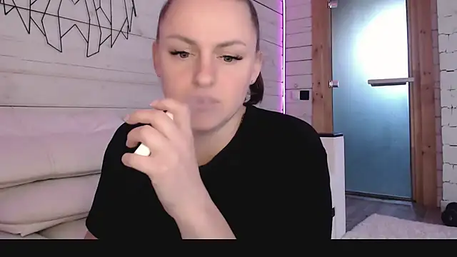 Snapshot of CandyBunie chatting on 01/14/26, 05:13 CandyBunie online show from 01/14/26, 05:13