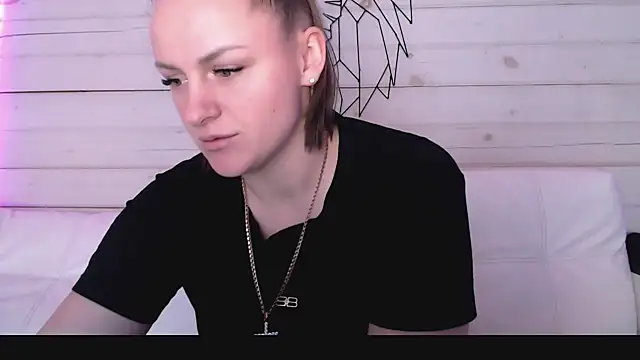 Snapshot of CandyBunie chatting on 01/17/26, 05:23 CandyBunie online show from 01/17/26, 05:23