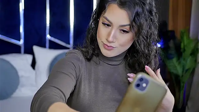 Talia Lure online show from 01/11/26, 07:24