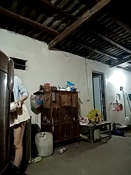 Snapshot of sipy- chatting on 10/18/25, 10:32 sipy- online show from 10/18/25, 10:32