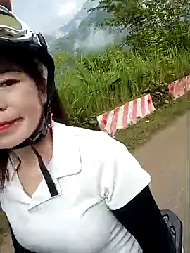 Snapshot of sipy- chatting on 10/20/25, 01:17 sipy- online show from 10/20/25, 01:17