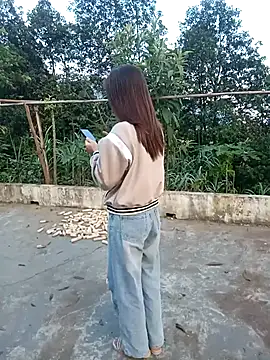 Snapshot of sipy- chatting on 11/16/25, 12:05 sipy- online show from 11/16/25, 12:05