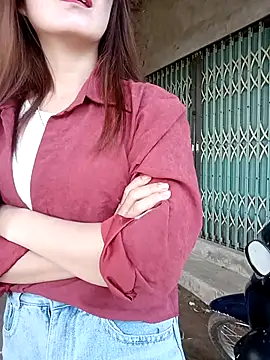 Snapshot of sipy- chatting on 11/25/25, 12:21 sipy- online show from 11/25/25, 12:21