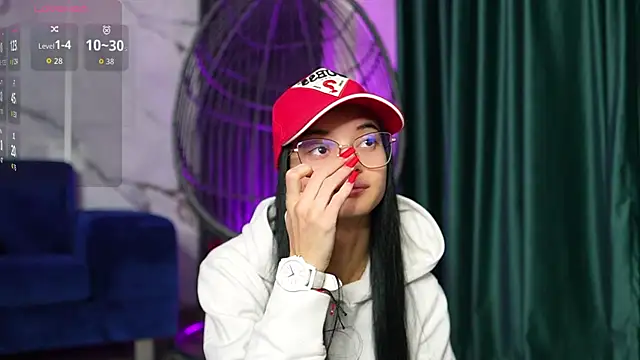 RachelRavee online show from 10/19/25, 04:13