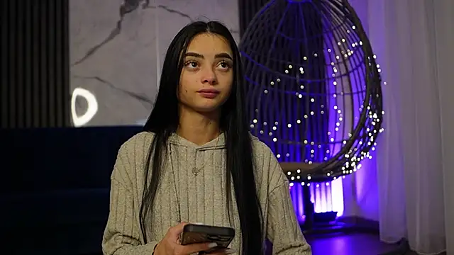 RachelRavee online show from 11/30/25, 05:22