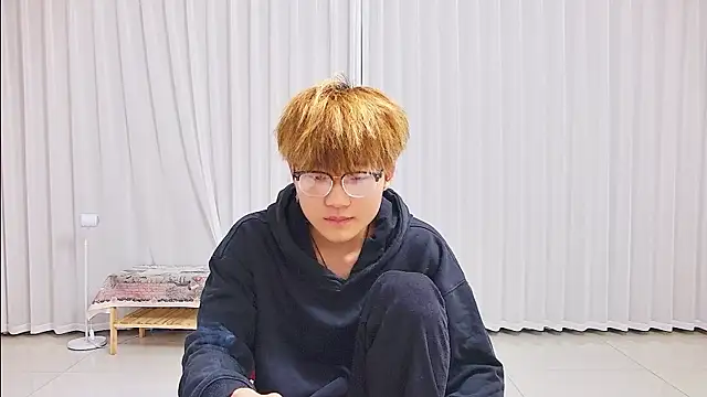 KK-cuteboy online show from 04/02/26, 06:22